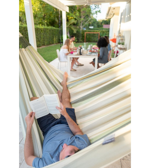 Rodinná zahradní houpací síť Brisa Cedar XXL – odolná vůči povětrnostním vlivům.